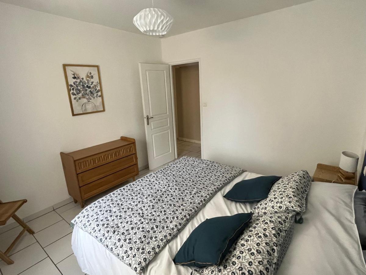 Bel Appartement 2 Chambres Au Coeur Du Village Eyragues Exteriér fotografie